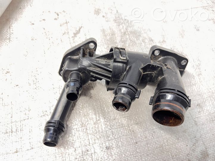 BMW 7 G11 G12 Termostat / Obudowa termostatu 