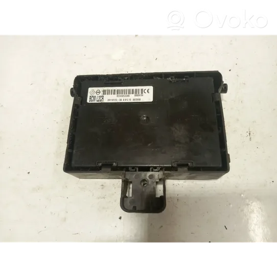 Renault Clio III Module confort 8200652285