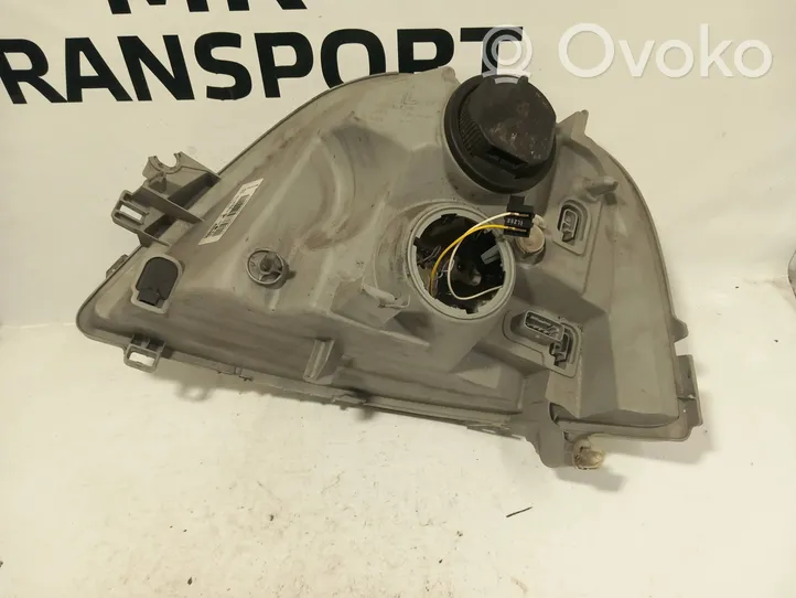 Opel Movano A Передняя фара 8200163521