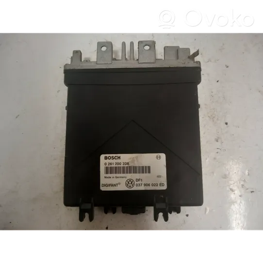 Volkswagen PASSAT B3 Variklio valdymo blokas 037906022ED