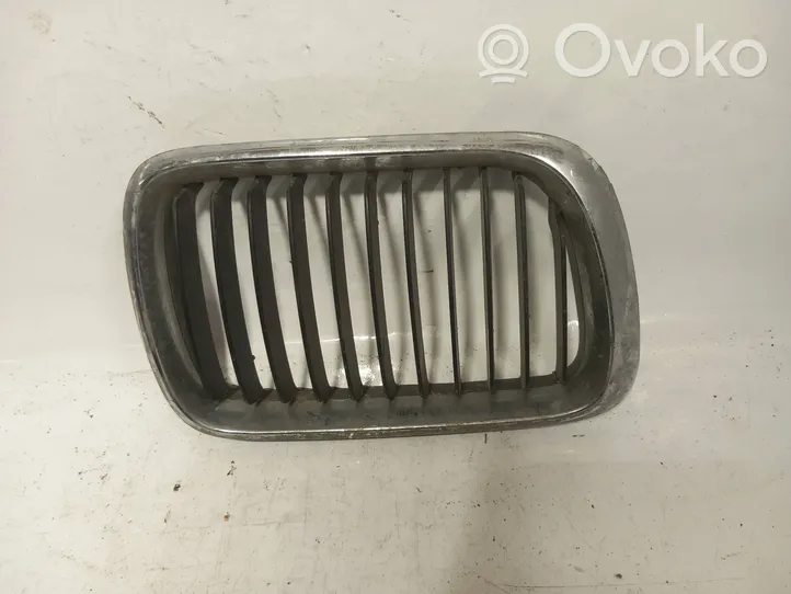 BMW 3 E36 Grille de calandre avant 51138185802