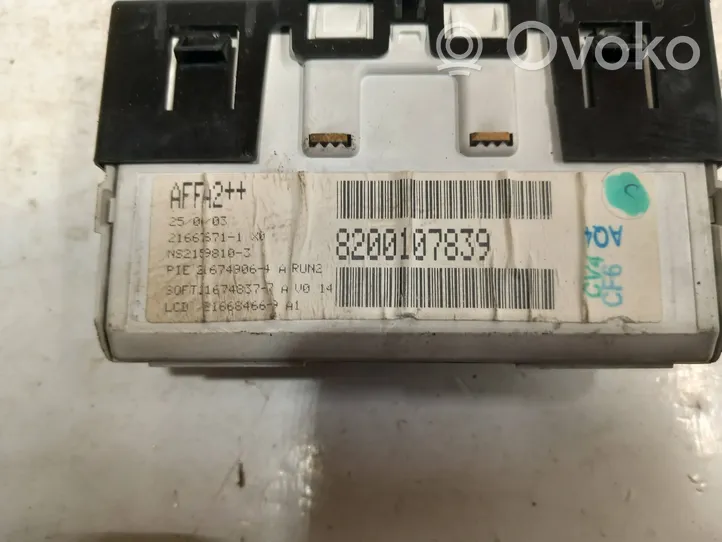 Renault Megane II Monitor / wyświetlacz / ekran 8200107839