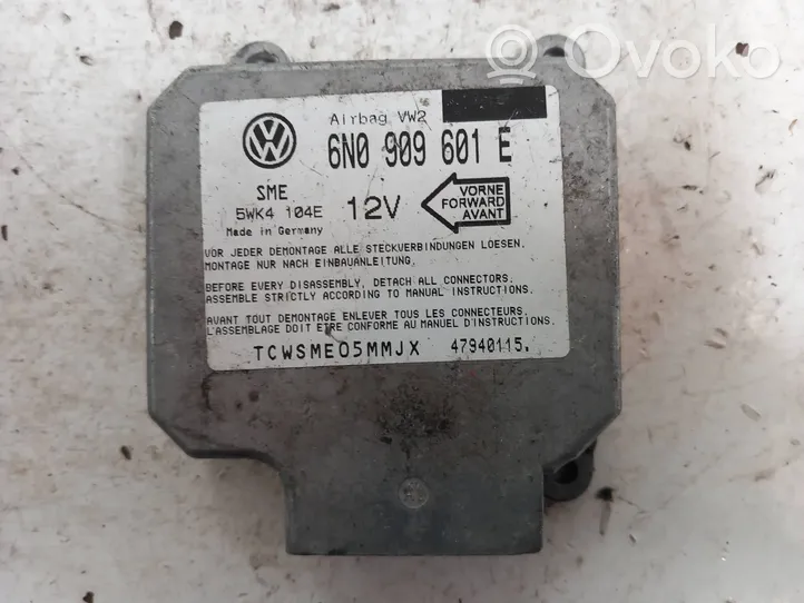 Volkswagen Golf III Turvatyynyn ohjainlaite/moduuli 6N0909601E