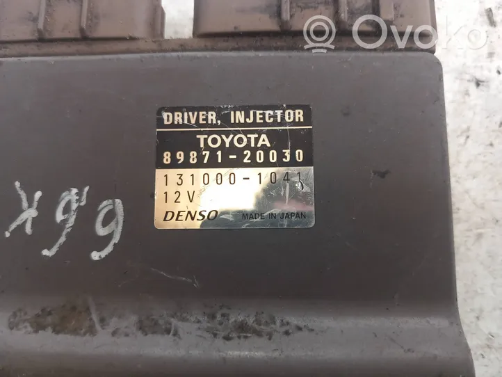 Toyota Corolla Verso E121 Degvielas inžektoru - sprauslu vadības bloks 8987120030