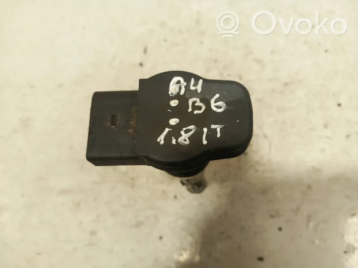 Audi A4 S4 B6 8E 8H Bobine d'allumage haute tension 133806