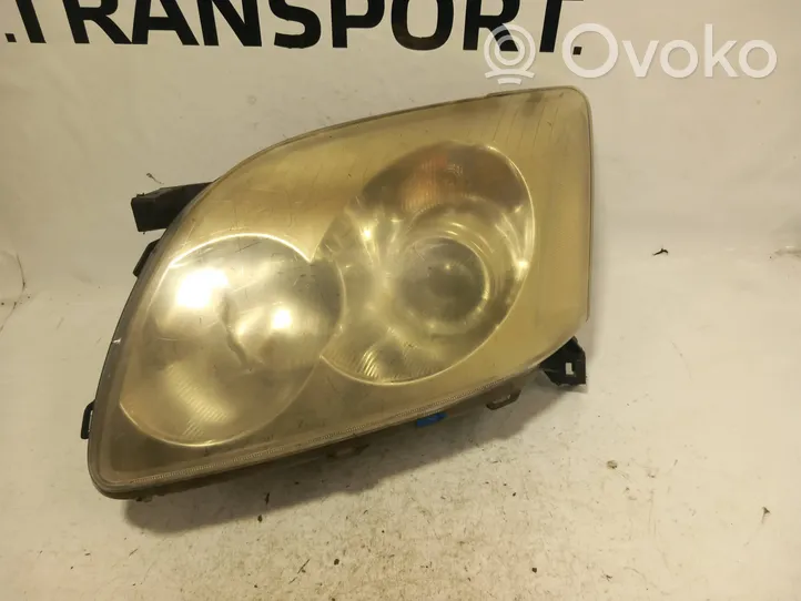 Toyota Avensis T250 Lampa przednia e13175