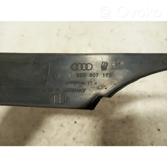 Audi A4 S4 B7 8E 8H Декоративная решётка противотуманной фары 8E0807173