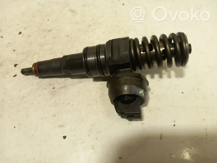 Volkswagen Touran I Fuel injector 0414720313