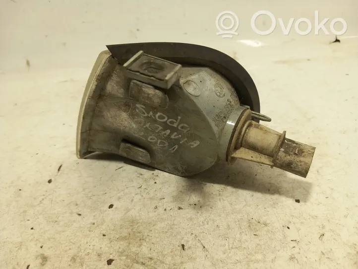 Skoda Octavia Mk1 (1U) Indicatore di direzione anteriore 1uo953156d