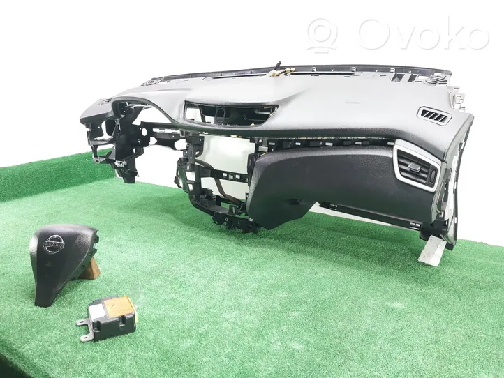 Nissan Qashqai Set airbag con pannello 682004EH1B