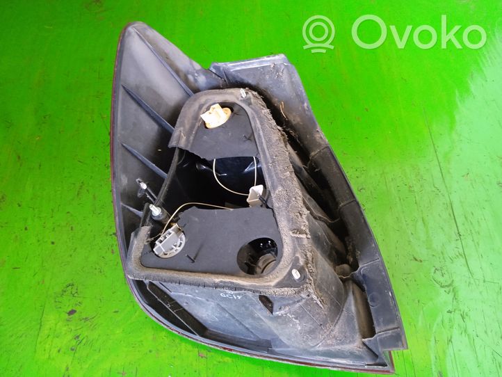 Toyota Corolla Verso E121 Lampa tylna 