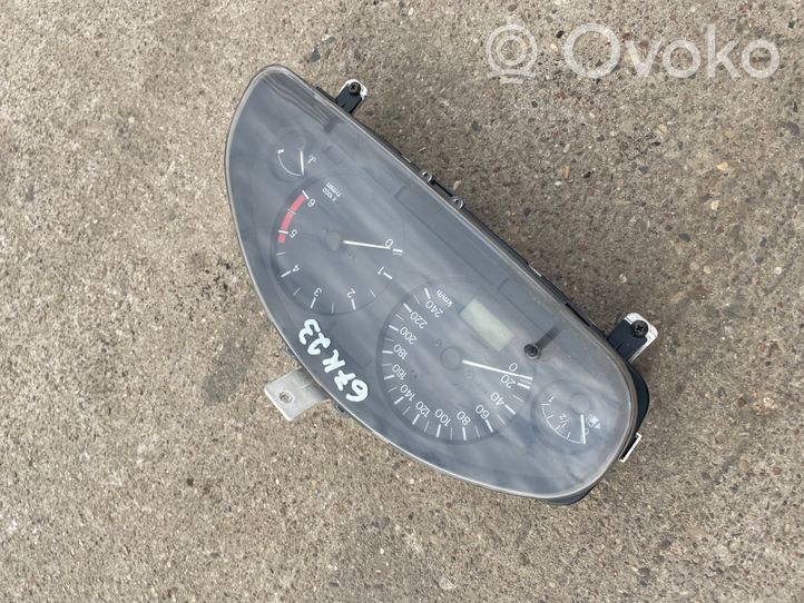 Mitsubishi Carisma Speedometer (instrument cluster) 