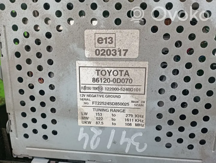 Toyota Yaris Konsola środkowa / Radio / GPS 