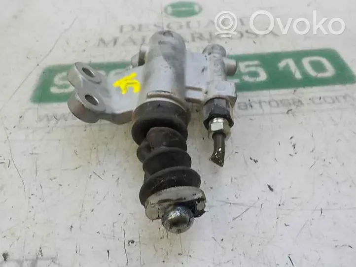 Honda CR-V Clutch slave cylinder 