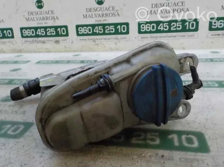 Audi A5 8T 8F Vase d'expansion de carburant 8K0121405E