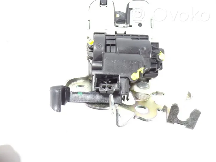 Audi Q3 8U Blocco chiusura del portellone 8R0827505