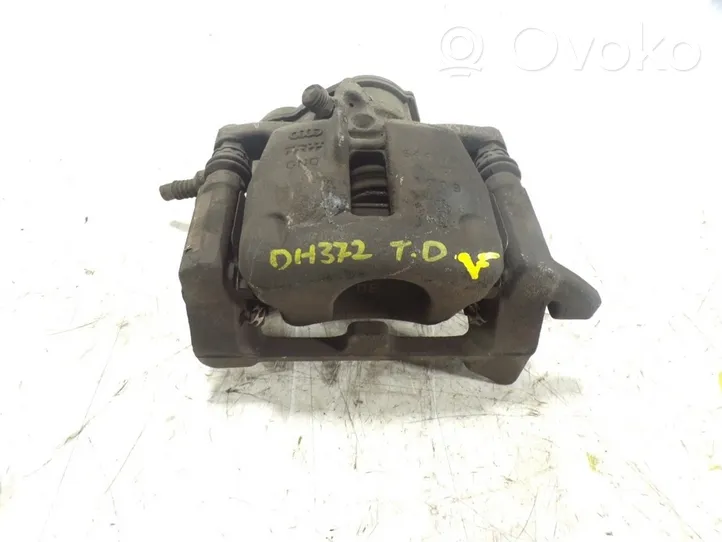 Audi A4 Allroad Jarrusatulan tyynyn pidike takana 8K0615404B