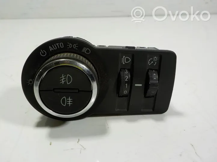 Opel Mokka Interrupteur d'éclairage de la cabine dans le panneau 95297422