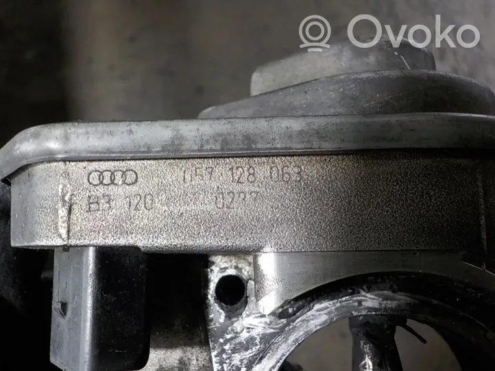 Audi A8 S8 D3 4E Kaasuttimen ilmaläppärunko 057128063