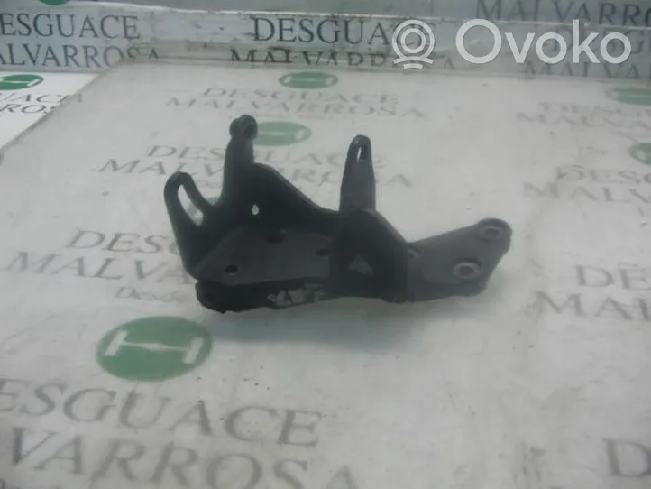 Hyundai Accent Engine mount bracket 