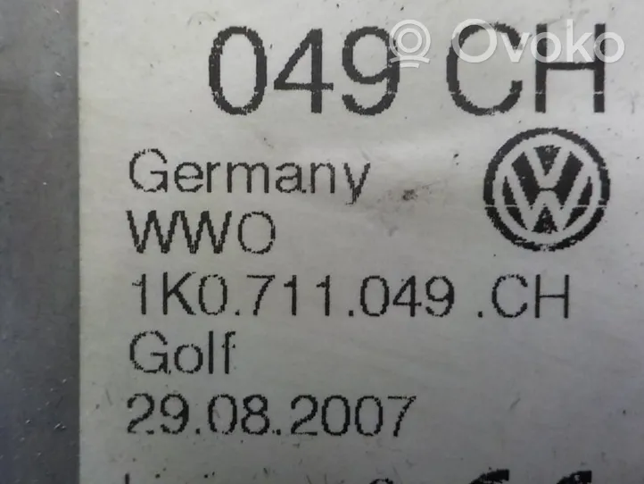 Volkswagen Golf SportWagen Vaihdetanko 1K0711050A