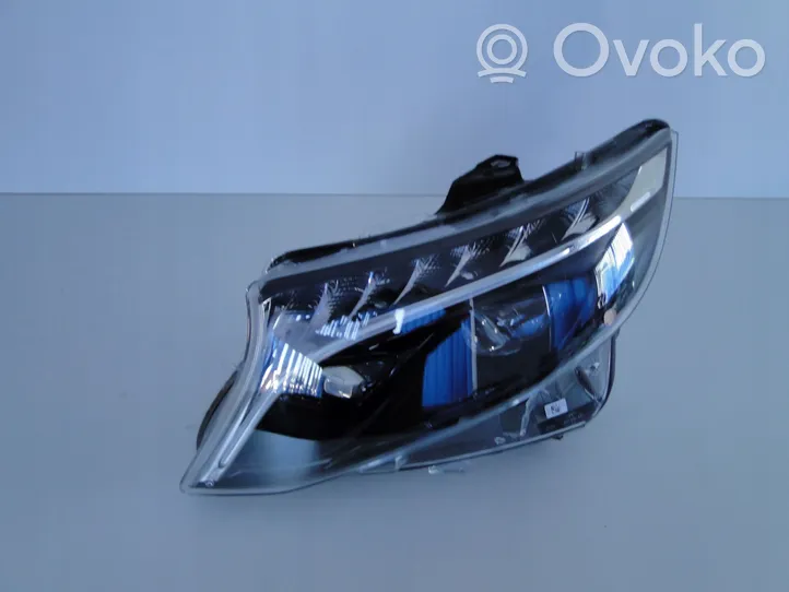 Mercedes-Benz V Class W447 Lampa przednia A4479063401