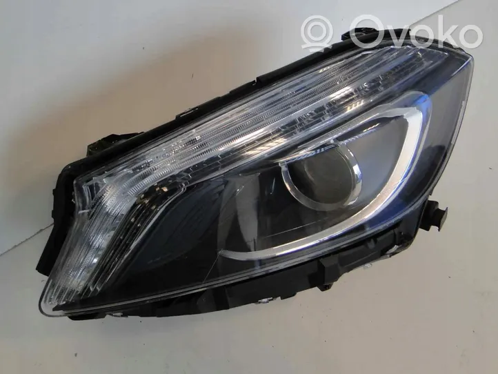 Mercedes-Benz A W176 Lampa przednia A1768201161