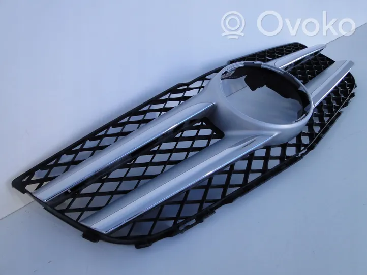 Mercedes-Benz GLK (X204) Grille calandre supérieure de pare-chocs avant A2048802983