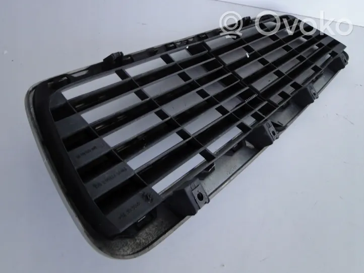 Mercedes-Benz CLK A208 C208 Grille calandre supérieure de pare-chocs avant A2088800085