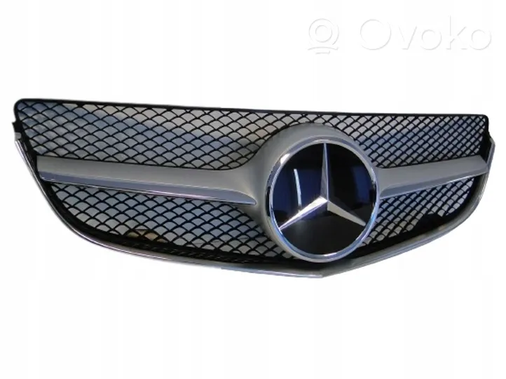 Mercedes-Benz E C207 W207 Верхняя решётка A2078803183