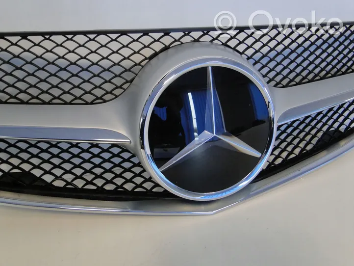 Mercedes-Benz E C207 W207 Верхняя решётка A2078803183