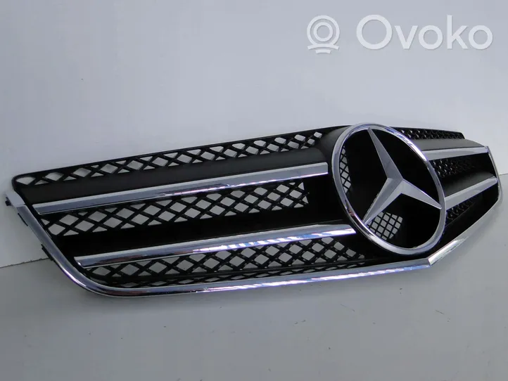 Mercedes-Benz E C207 W207 Grille calandre supérieure de pare-chocs avant A2078800283