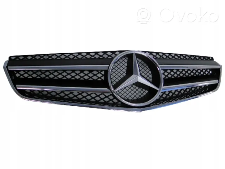 Mercedes-Benz E C207 W207 Grille calandre supérieure de pare-chocs avant A2078800283