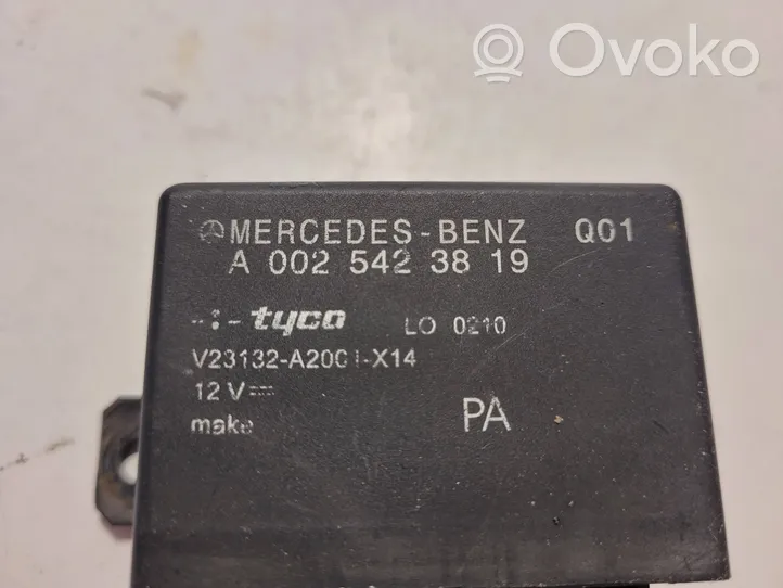 Mercedes-Benz E W211 Hehkutulpan esikuumennuksen rele A0025423819