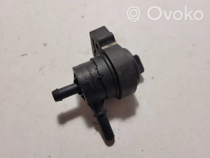 Mercedes-Benz GL X164 Valve vacuum A0004769832