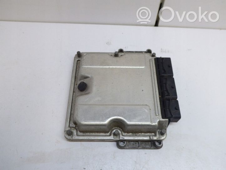 Renault Trafic II (X83) Komputer / Sterownik ECU silnika 8200119842 