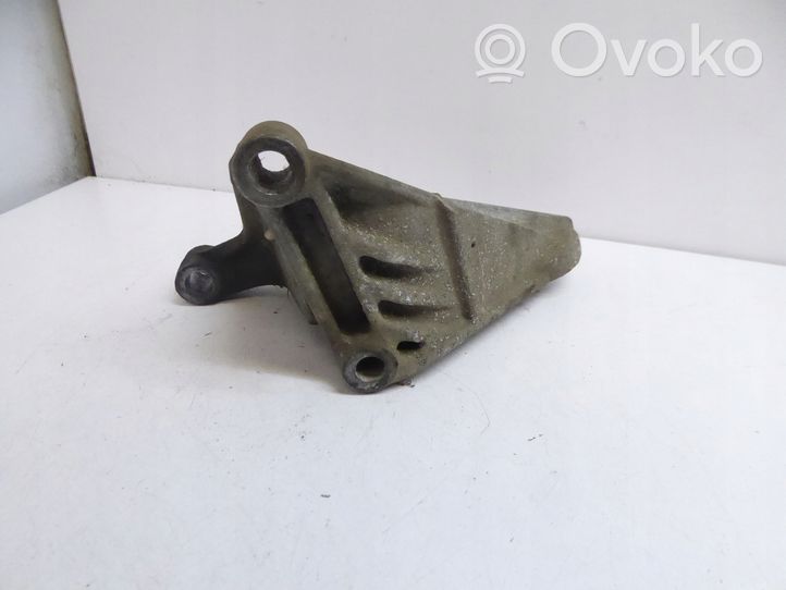 Volvo S70  V70  V70 XC Supporto di montaggio scatola del cambio 1397889