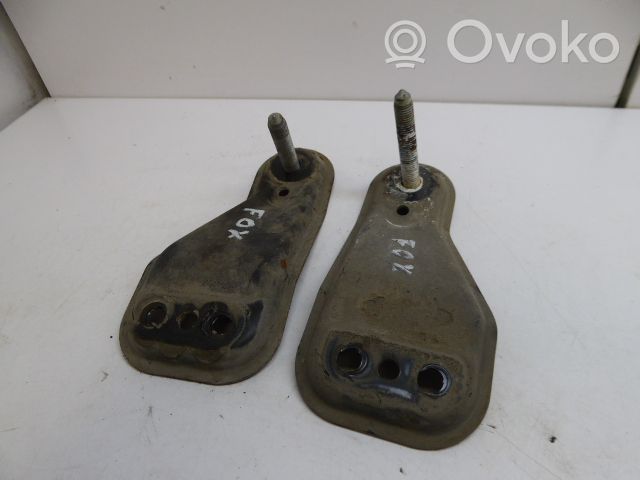 Volkswagen Fox Supporto di montaggio del motore (usato) 6Q0199517 6Q0199518