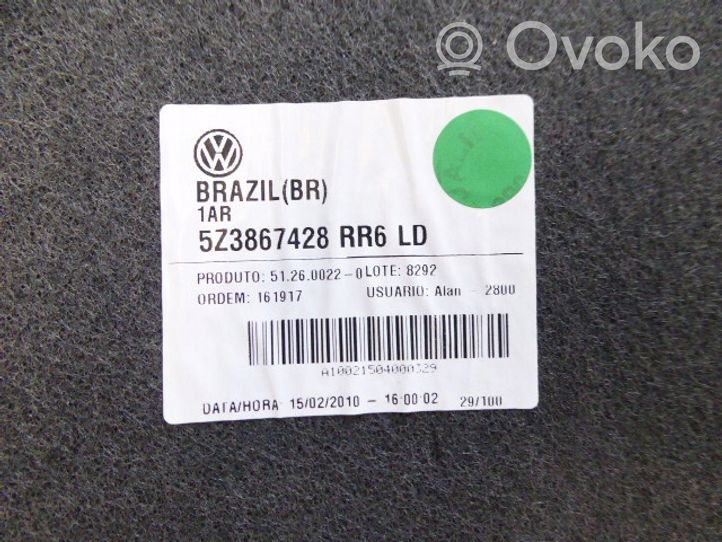 Volkswagen Fox Poszycia / Boczki bagażnika 5Z3867428
