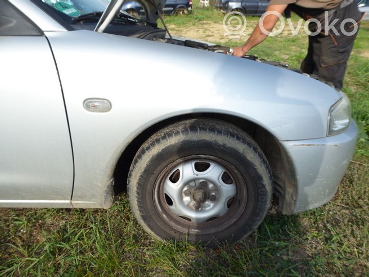 Mitsubishi Colt Błotnik przedni 