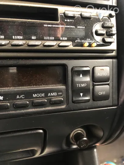 Mazda 626 Console centrale, commande chauffage/clim 