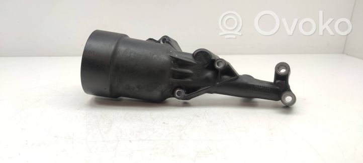 Mercedes-Benz Sprinter W906 Supporto di montaggio del filtro dell’olio 70321178