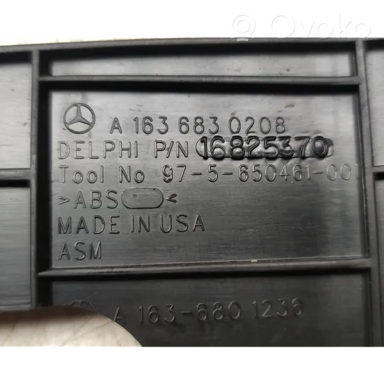 Mercedes-Benz ML W163 Rivestimento pannello centrale del cruscotto A1636801236