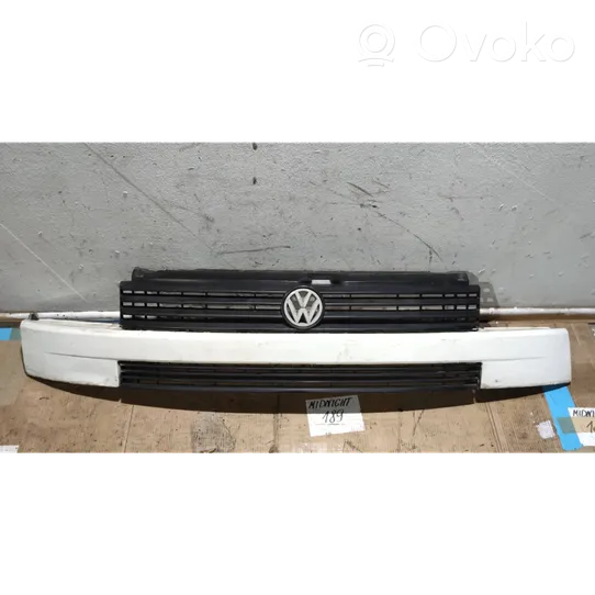 Volkswagen Transporter - Caravelle T4 Передняя решётка 701853653