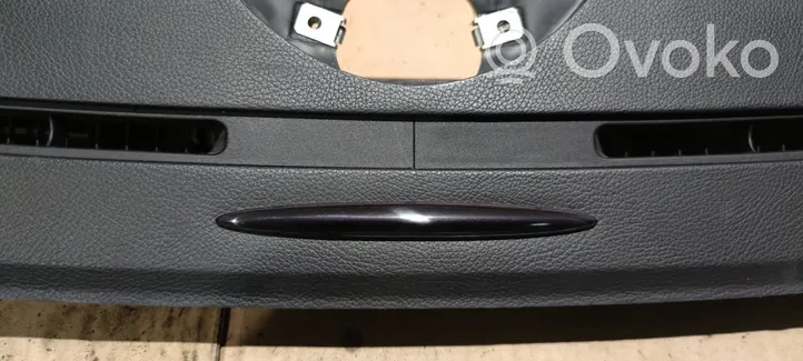 Mercedes-Benz E W211 Armaturenbrett Cockpit A2116800687