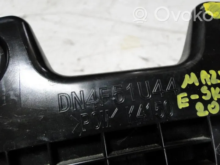 Mazda MX-30 Supporto di montaggio del parafango DN4F51U34