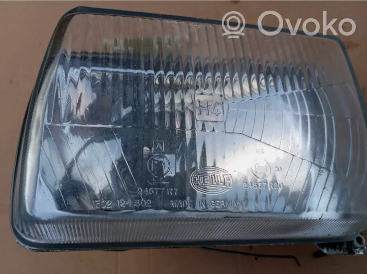 Volkswagen PASSAT B2 Lampa przednia 302124502