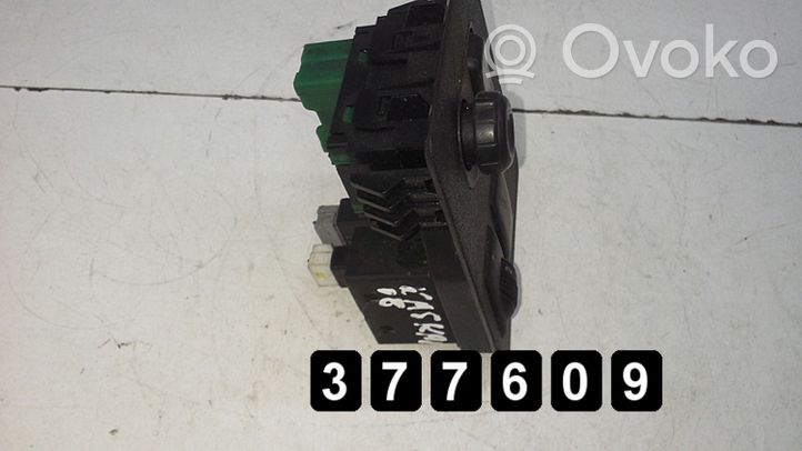 Nissan Qashqai Muut kytkimet/nupit/vaihtimet 68485jd900