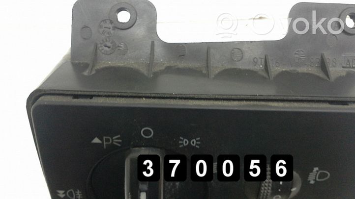 Ford Transit -  Tourneo Connect Kiti jungtukai/ rankenėlės/ perjungėjai 4986109t16v048b88