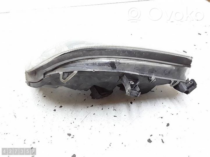 Opel Zafira A Lampa przednia 67716829